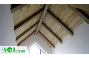 Стройгеометрия 7.1 потолок из натурального дерева, балки деревянные